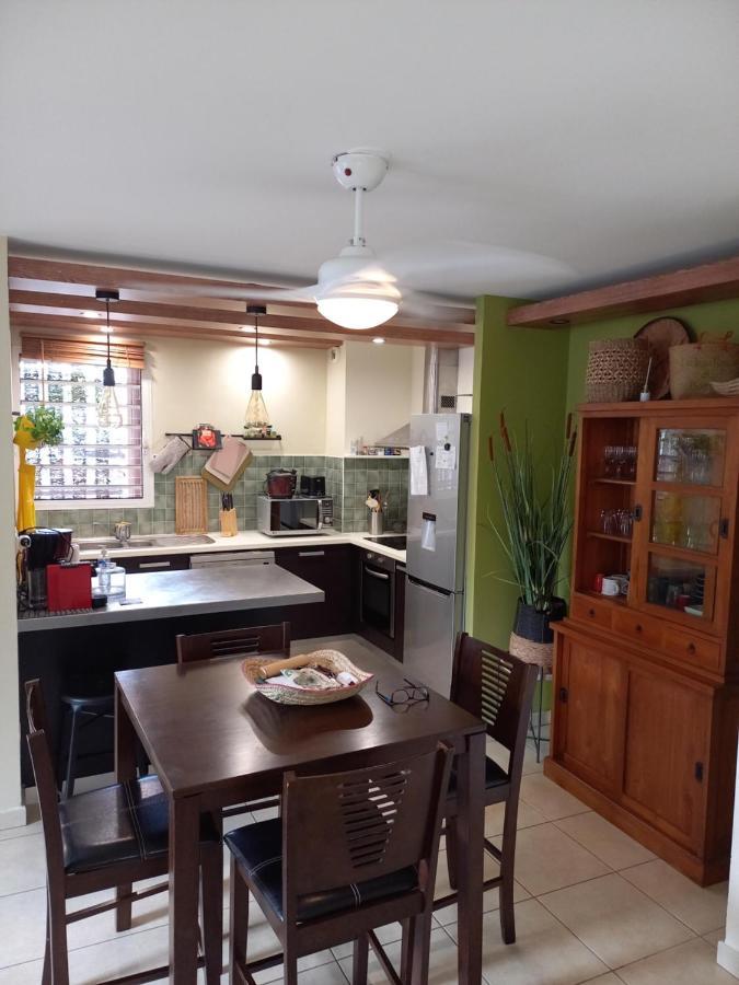 Bel Appartement Avec Terrasse Proche Des Plages Saint-Gilles-les Bains Esterno foto